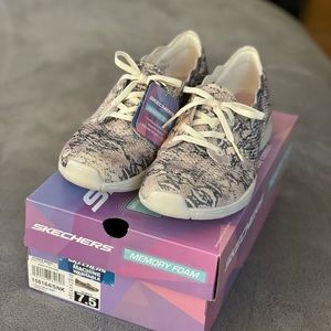 ✨NEW WITH TAGS & BOX✨Skechers Washable Knit Slip-on Shoe-Seagar